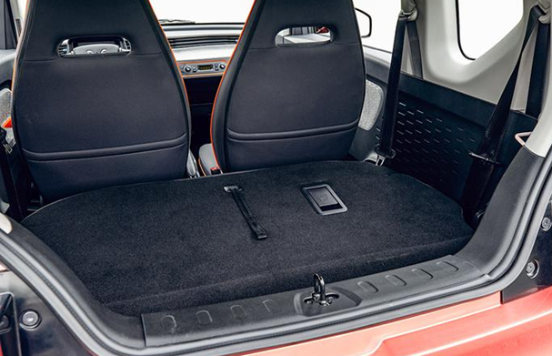 五菱宏光:五菱宏光代步神器亮相,方盒子造型更时尚,2.98万起能不香吗?