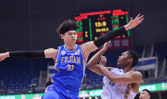 |挺进4强！首钢107-75淘汰福建，林书豪26+5，王哲林20+20