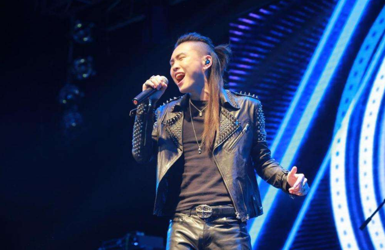 张玮|当年因为中国好声音出名的选手张玮，他现在怎么样了？