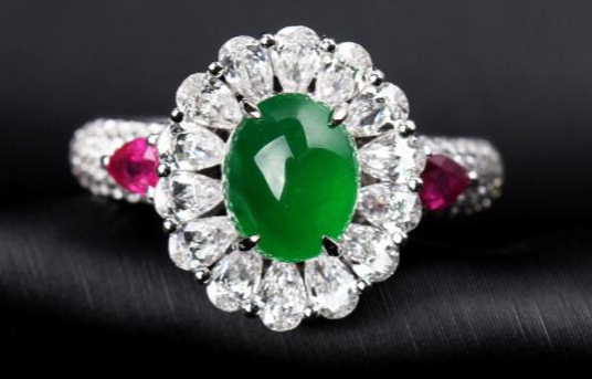 翡翠:越贵的翡翠就一定越好吗?如何用最少的钱购买适合自己的翡翠