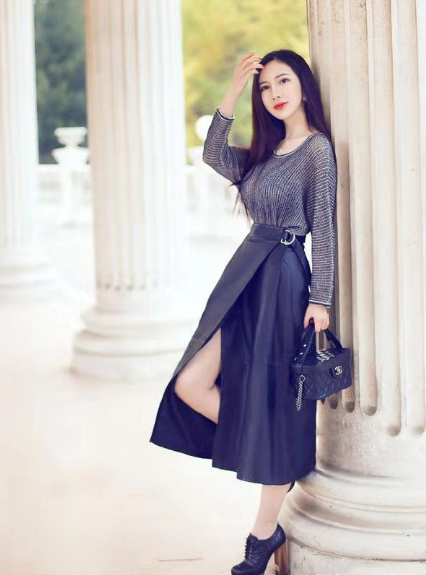 半身裙|薄纱上衣搭配皮质开叉半身裙,成熟稳重,新鲜有活力