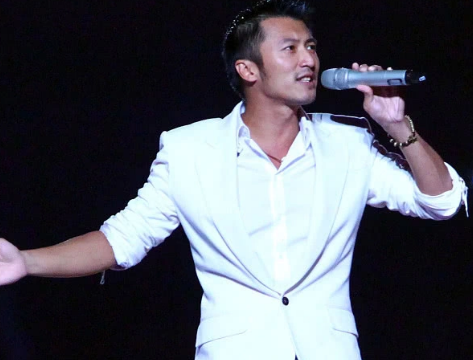 『张学友』梅艳芳视他为天才，张学友钦点他做接班人，他是香港乐坛最后一块遮羞布？