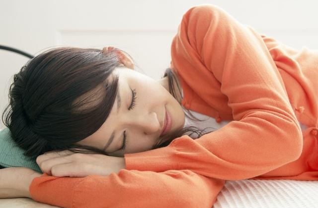 肝脏|?38岁男子不痛不痒，查出肝癌，提醒：身上若有\2红1黄\，早查CT