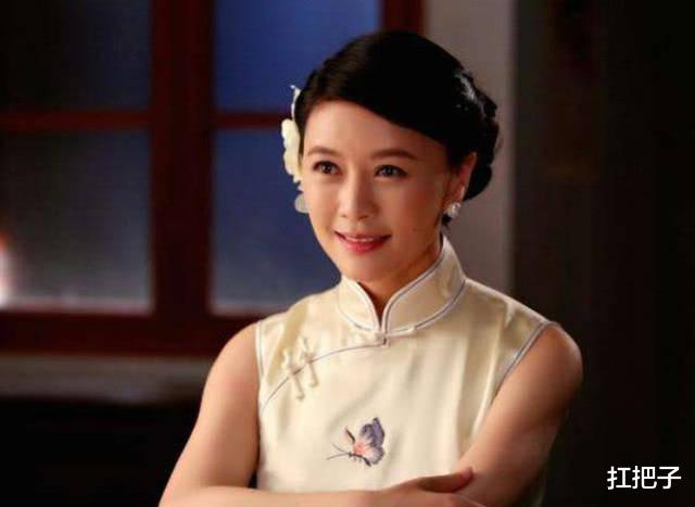 「豪门明星」她曾是“收视女王”，为富豪老公守寡12年，如今44岁身价数亿