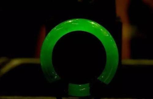 #翡翠#玩翡翠你知道翡翠“忌怕”的场所吗?