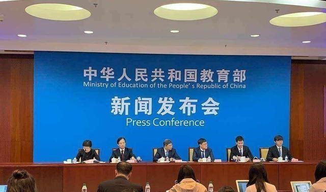 教师|中小学教师迎来好消息,高中老师只能羡慕,大学老师并不在意