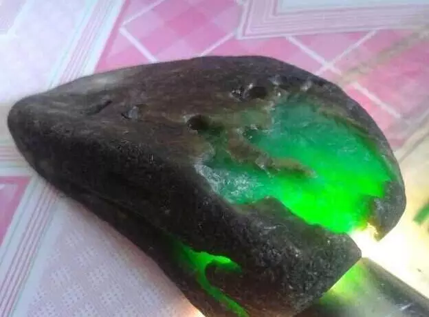 翡翠@翡翠帝王绿原石，我的眼已被靓瞎！！