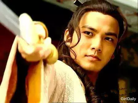 「钟汉良」钟汉良和小16岁谭松韵“官宣恋情”，我却想起当年的绝世白月光……