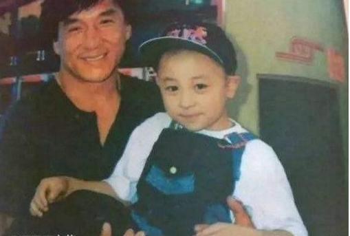 释小龙|被亲爹吸血,被何洁抛弃,32岁混到无人问津的释小龙做错了什么?
