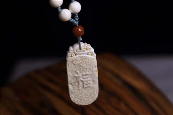 蜜蜡：4个关键词，让你读懂2020年蜜蜡的价格趋势！