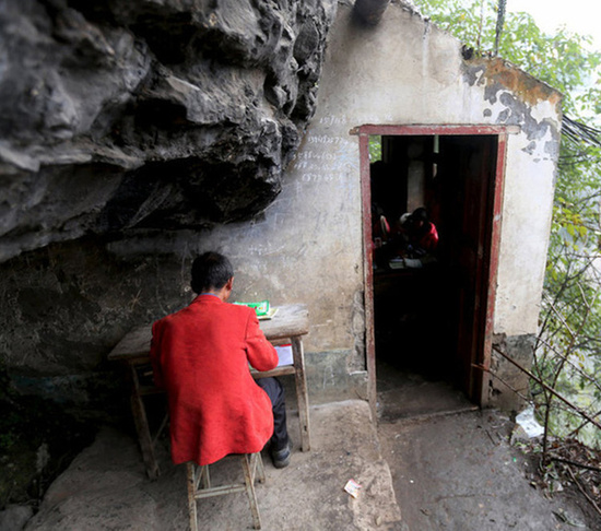 国家公园|世界唯一有人生活的天坑，住着8户32口人，有人一辈子没出过山