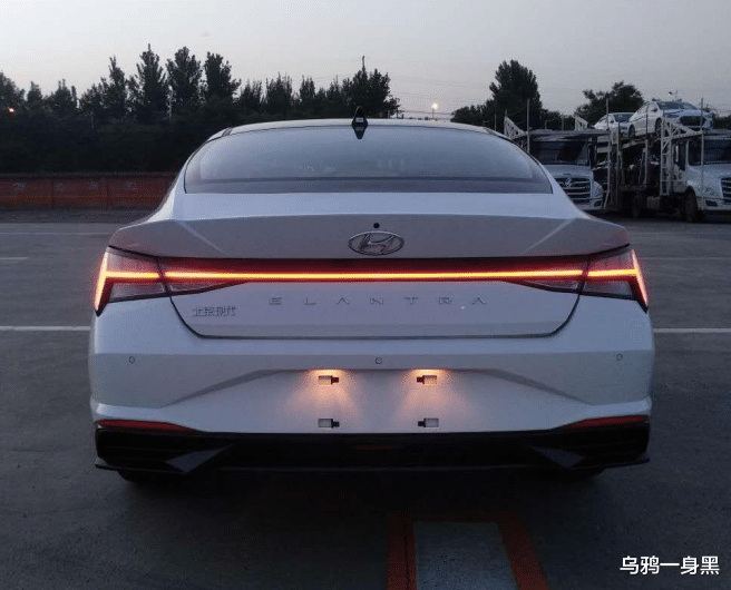 「现代伊兰特」全新伊兰特到店，比大众CC帅气，惊艳夸张，堪比思域Type R！