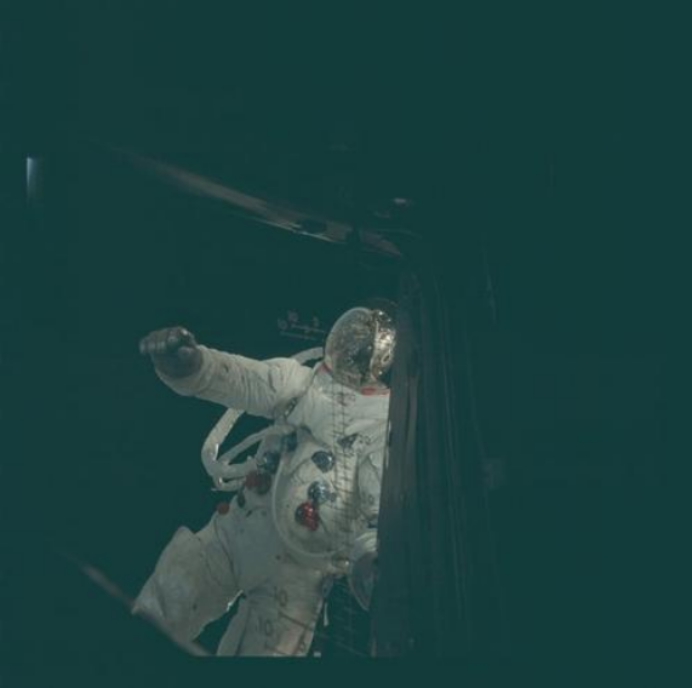 月球|宇航员在月球背面失联1小时,期间传来神秘音乐,听者几乎崩溃