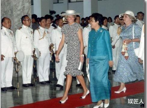 32年前戴安娜出訪泰國，兩位王儲爭相迎接，絕世美人值最高待遇！-圖5