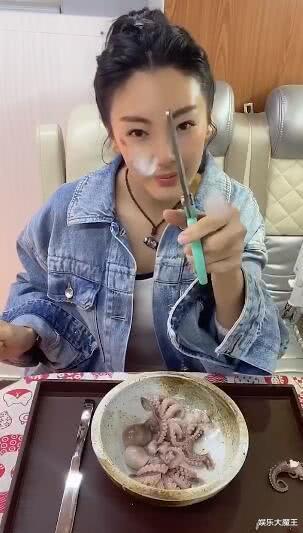 [罗志祥]内涵罗志祥？张雨绮剪八爪鱼腿表情绝了：腿太多容易劈，就该剪一剪