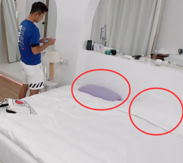 金晨|女儿们的恋爱：张继科拉被子抖出一物，观众傻眼：金晨都没这么精致