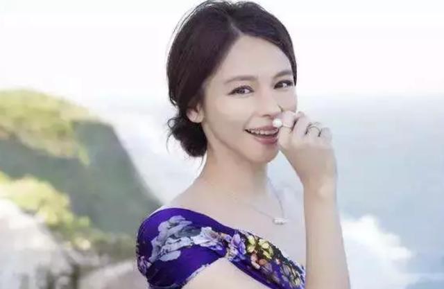 [娱乐圈]娱乐圈\永久封杀\的4位女星，前三位自作自受，唯独她令人同情