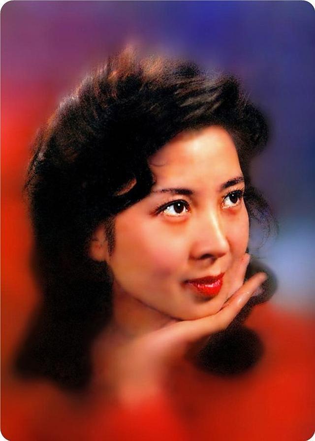 【海霞】昔日美女明星，演《海霞》一炮而红，上影一枝花如今66岁近照曝光变化大