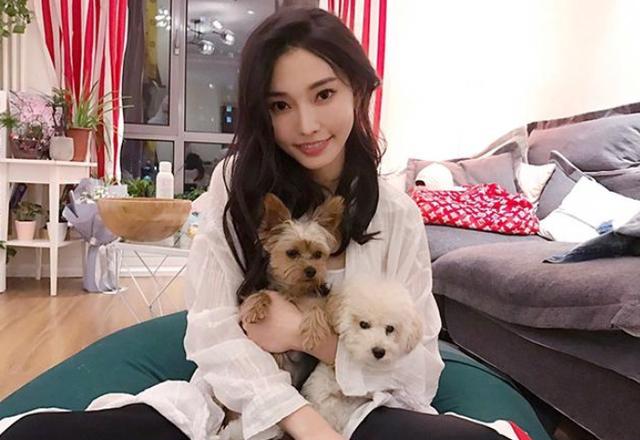 『童菲』带你参观童菲住的房子，凭借澳门风云出道，如今生活却有点落魄了