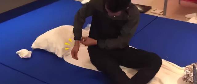 |小伙直播12小时减掉14斤，瘦成皮包骨，网友：减重后像个40岁大叔！