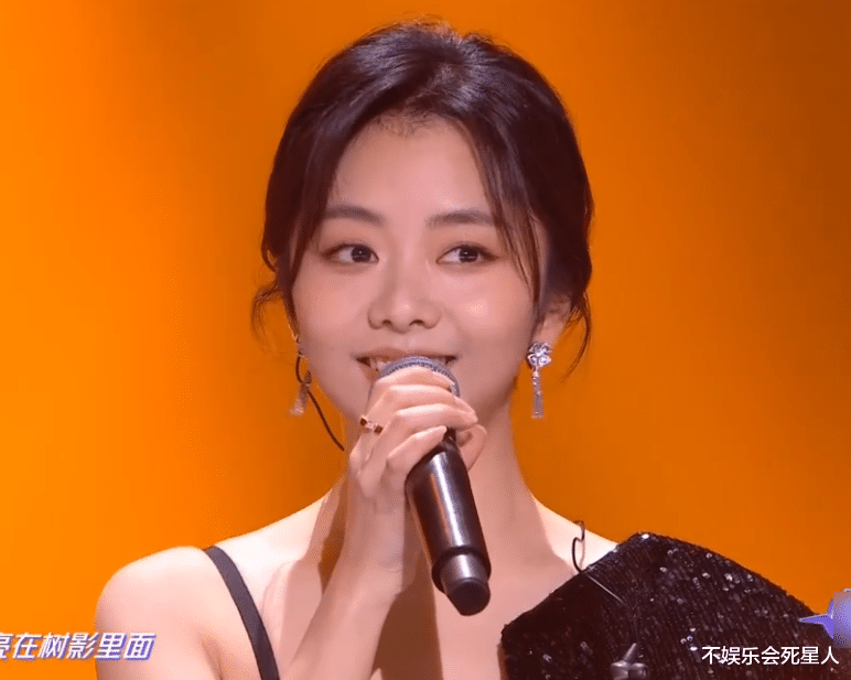 谭松韵|秦岚谭松韵同框画面太养眼，看清两人状态，确定有11岁的年龄差？