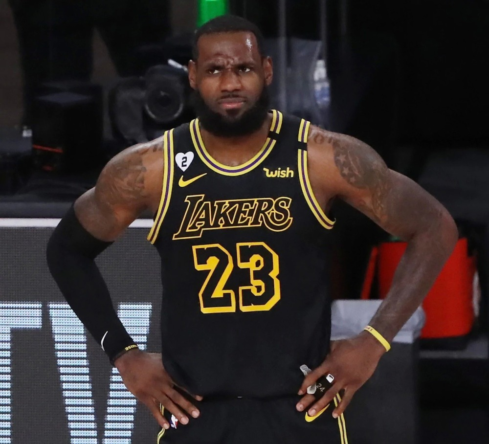 美国|为何只喷詹姆斯？乔丹当年也干了这事，大胡子力挺：那些人是蠢货