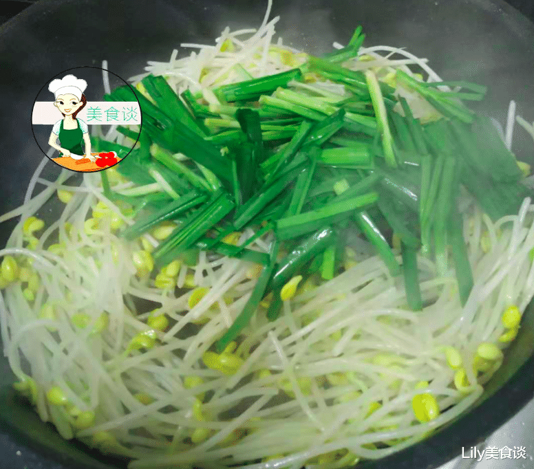 「黄豆芽」韭菜和它是天生一对，一周吃3次，清肠排毒，腰小一圈，肚腩变平