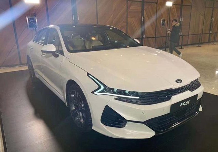 【动力】不给雅阁活路！又一神车迎改款，比奔驰漂亮10倍，14万开出60万面子