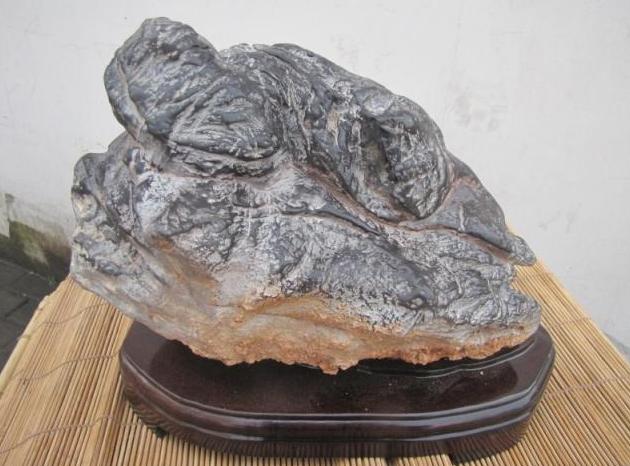 奇石：具有观赏价值的奇石摆件