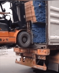 |\看到关灯了，就知道你不是来按脚的，\网友：300应该不够吧？