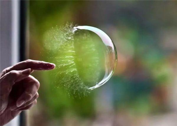 ：不起眼的肥皂泡，破灭一瞬间温度高达2万，人为何不会被灼伤？