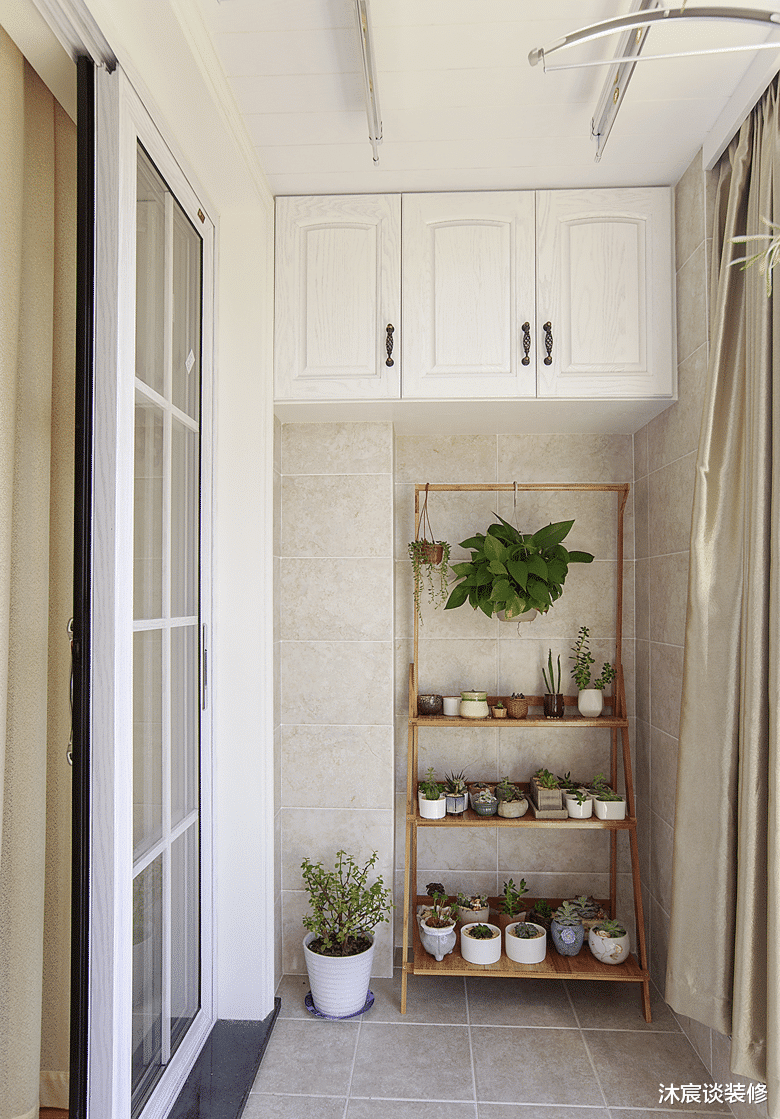 |她家美式温馨清爽，全屋白色调柔和亲切，夫妻俩精致生活让人羡慕