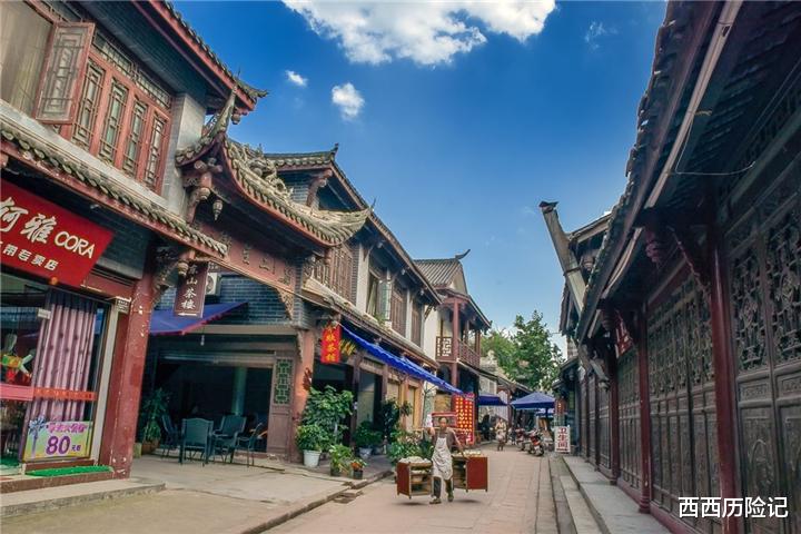 古镇|曾经成都排名第一的热门古镇，为何现在如此冷清？很多门店都关门