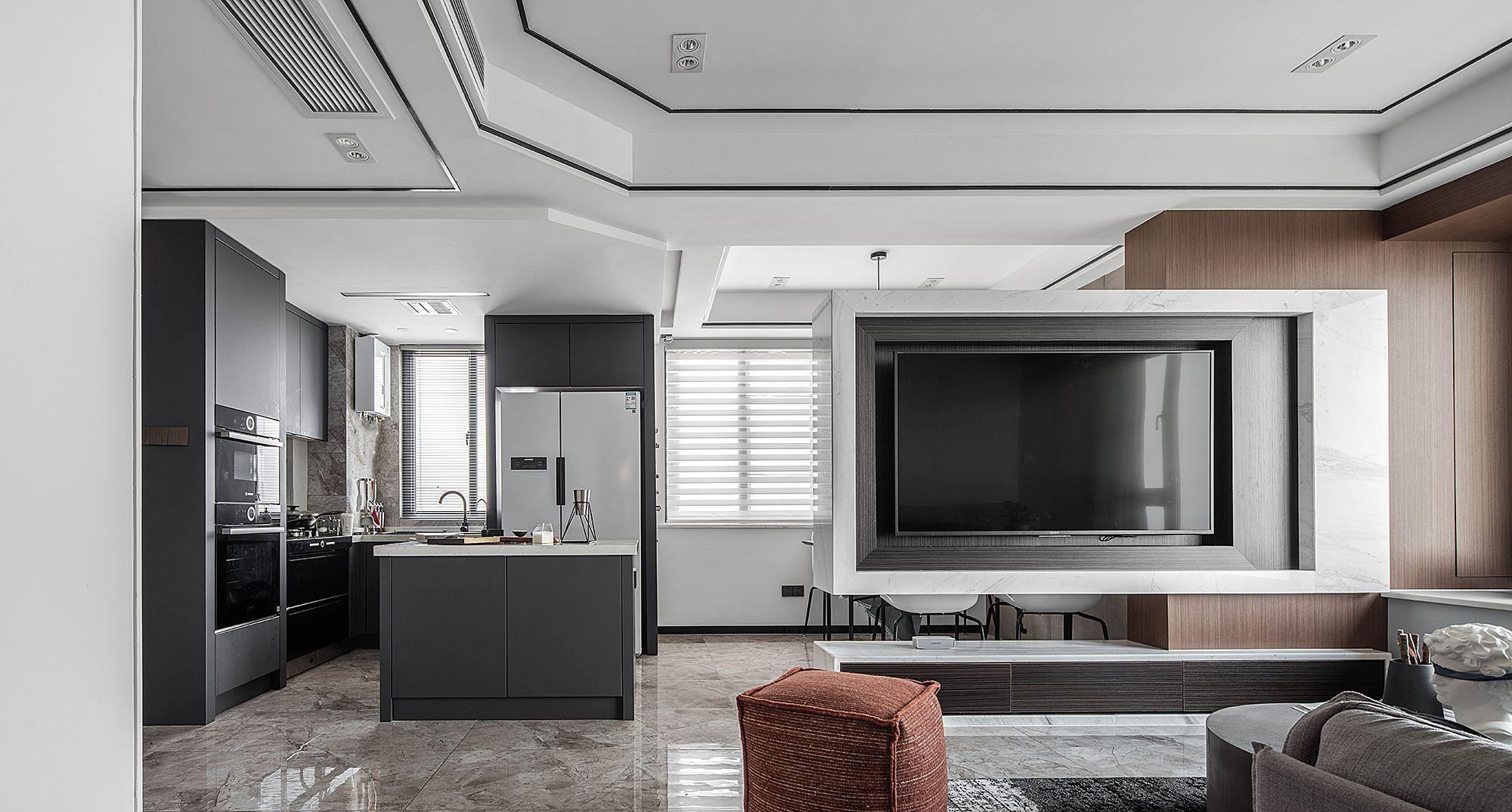 |吊顶只走石膏线明显掉档次,四周加圈黑线条,谁见了不夸高级大气