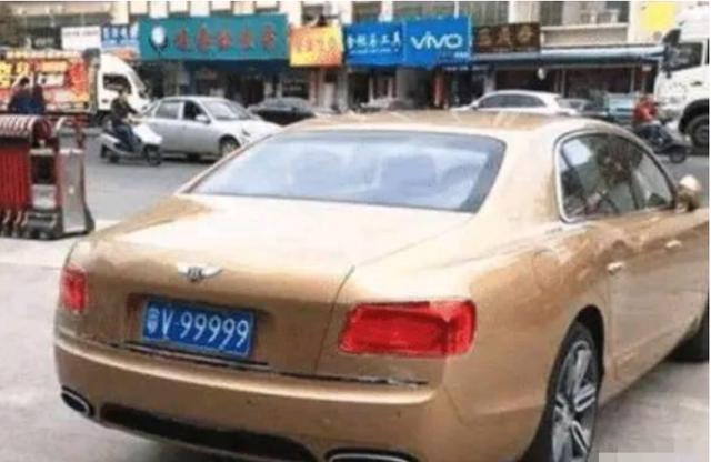 豪车：女车主花320万拍下的车牌，没8没6，挂在豪车上！