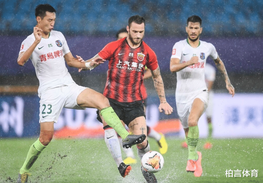 中超|真无语!中超2-1雨滴争议抢镜,84分钟那一幕太炸裂
