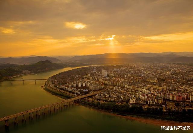 阆中|中国最“尴尬”的古城,从省会沦为县城,今成知名5A景区!