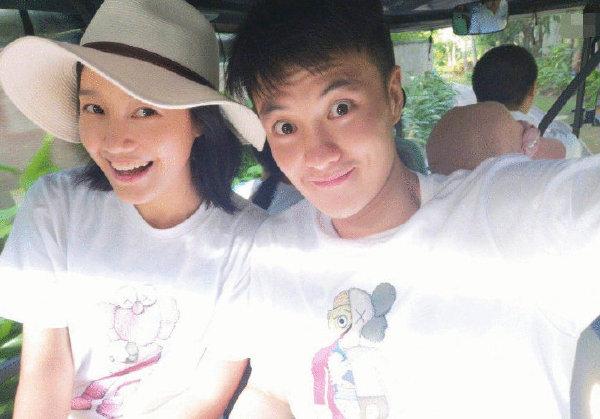 朱丹|朱丹带女儿拼乐高钢琴,身怀二胎仍四肢纤细,豪宅临江风景壮观