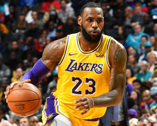 勒布朗·詹姆斯|不声不响，詹姆斯场均数据逼近25+8+8，真要拿MVP？