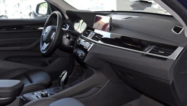 宝马X1|一月卖出9624辆，刚上市售价28万买不起，如今低至20万，买啥汉兰达