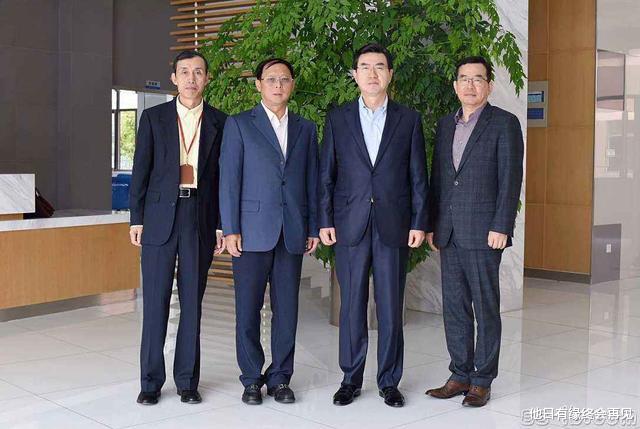 「减持」跑路前奏？家族6人控股市值500亿的公司，5人入美籍，一直在减持