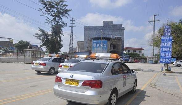 老司机|新规又添新条例，违者罚300扣1分，许多老司机皆已中枪