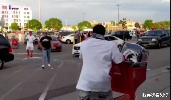 『美国』美国突发大规模暴动!万人洗劫全城 纵火烧楼 市民当街惨死