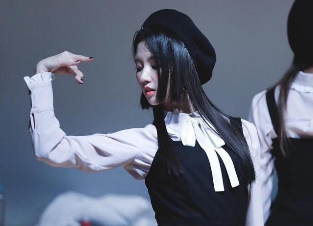 [刘些宁]《创3》四名选手曾在韩国出道，刘些宁发言受争议，她疑似改年龄