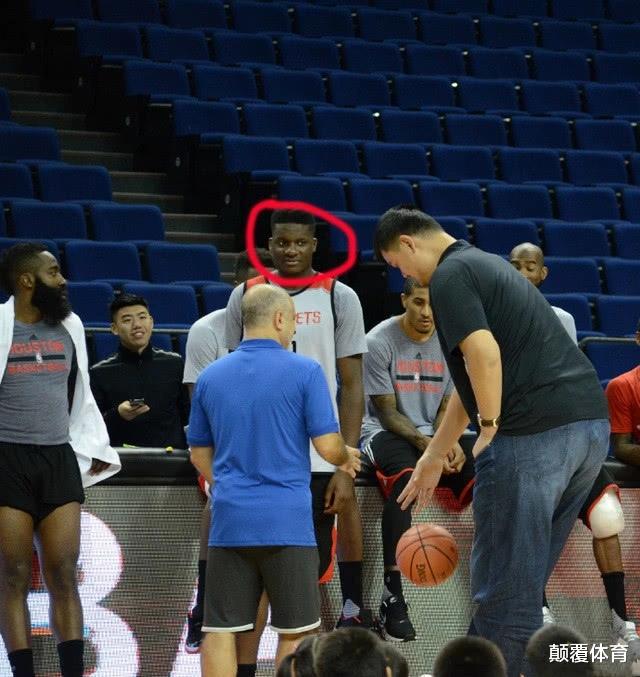 姚明|NBA球星首次看見姚明什么反應？哈登崇拜，戈登盯著看