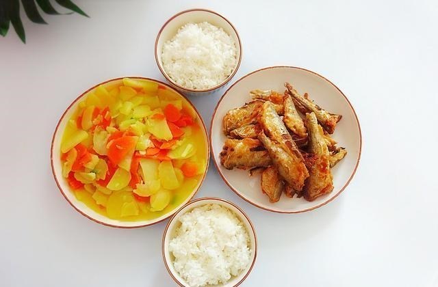 土豆|晒两口人的晚餐，普通却热闹了朋友圈，网友：这菜简单但都爱吃！