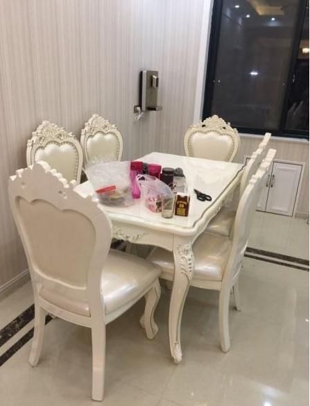 []135㎡新房交给爸妈装修，硬装挺大气的，尽管沙发搭配不太入眼