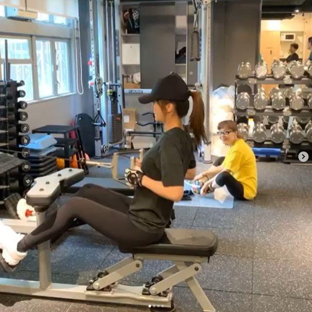 阿Sa|圆脸也能瘦成小V脸！阿Sa靠地狱式健身瘦出小蛮腰、铅笔腿