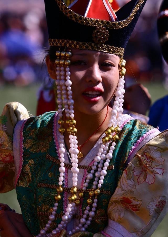 ▲为何蒙古国要放弃斯拉夫蒙文，全面恢复与内蒙古相同的传统蒙文？