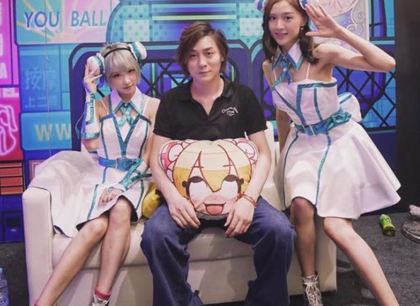 【张大仙】张大仙成名前原来长这样,没有长发飘飘,充满青涩气息